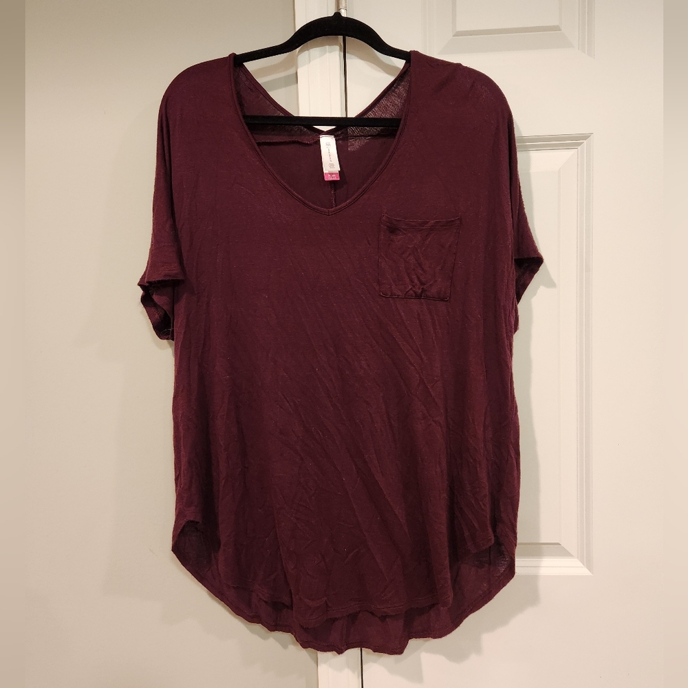 No Boundaries Women's V-Neck Pocket Tee - Wine- XL